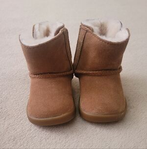 Ugg Baby Girl Chestnut Suede Round Toe Boots Size 0/1 (0-6 Months)